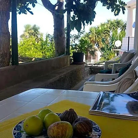 Alojamento de Acomodação e Pequeno-almoço Dei Fiori Capri