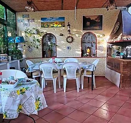 Alojamento de Acomodação e Pequeno-almoço Dei Fiori Capri